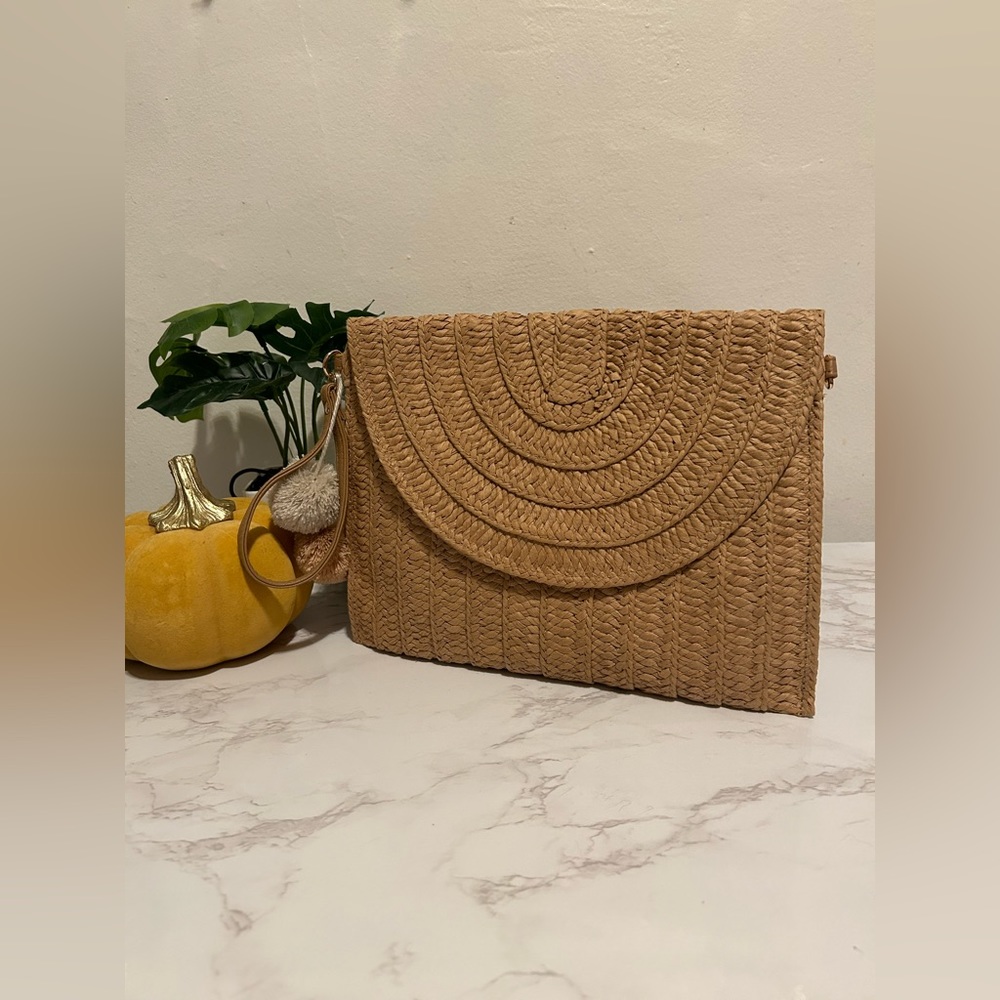 Wicker-like Clutch/Purse w/Shoulder Strap